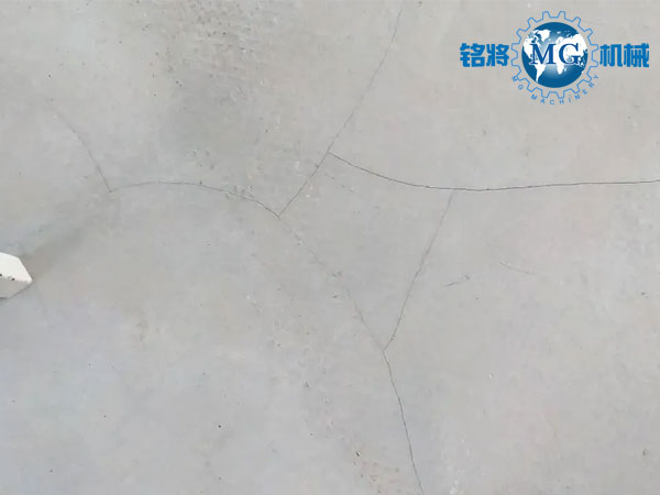 都說石膏基自流平抗開裂,可為啥到處開裂?