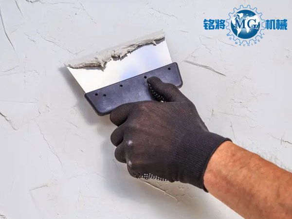 外加劑對石膏膩?zhàn)有阅苡心男┯绊懀? /> 
</p>
  <strong>石膏罩面膩?zhàn)拥膽?yīng)用前景</strong><br />
  石膏刮墻膩?zhàn)邮且越ㄖ喾邸㈦p飛粉和滑石粉為主要原料,并加入少量石膏改性劑混合而成袋裝粉料。使用時(shí)加水?dāng)嚢杈鶆颍捎霉瓮哭k法,將墻面找平。它是噴刷涂料或粘貼壁紙的理想基層材料。<br />
  石膏基材料的耐水性差,因而石膏基膩?zhàn)右话悴荒軌驊?yīng)用于外墻,是內(nèi)墻膩?zhàn)拥囊环N。石膏膩?zhàn)涌捎糜谛扪a(bǔ)、填平建筑物墻面基底的大小裂縫、凹凸不平處、缺口、小洞、缺棱少角等。當(dāng)應(yīng)用于內(nèi)墻時(shí),除了具有與基層黏結(jié)牢固,凝結(jié)時(shí)間快,施工方便,提高施工效率等特征外,石膏基膩?zhàn)泳哂性S多水泥基膩?zhàn)铀痪邆涞膬?yōu)點(diǎn)。例如,石膏的白度高,膩?zhàn)拥难b飾效果好,有時(shí)可直接作為裝飾性墻面涂料;石膏基膩?zhàn)佑不蠓€(wěn)定,不易產(chǎn)生裂縫和起殼現(xiàn)象,并具有呼吸性能;當(dāng)用作面層裝飾性涂層時(shí),石膏基膩?zhàn)拥难b飾效果更好等等。<br />
  <strong>石膏罩面膩?zhàn)痈餍阅苤笜?biāo)含義</strong><br />
  (1)在容器中狀態(tài):打開包裝放入容器中,用刮刀或攪拌棒攪拌時(shí)無沉淀、結(jié)塊時(shí),可認(rèn)為“無結(jié)塊、均勻”。如為粉料或粉料、膠料分裝,粉料中無結(jié)塊和其他雜物,膠液無沉淀、無膠凝,二者易于混合均勻時(shí),認(rèn)為“無結(jié)塊、均勻”。<br />
  (2)施工性:施工性是指膩?zhàn)釉诠瓮繒r(shí)的難易程度。其檢測方法是將試板(250mm×150mm×4mm)放置在平面上,用鋼制刮刀刮涂試樣1mm厚,檢查涂裝作業(yè)是否有障礙,放置5h后,再用同樣方法刮涂第二道試樣,刮涂運(yùn)行無困難,認(rèn)為“刮涂無障礙”。<br />
  (3)干燥時(shí)間:干燥時(shí)間是指膩?zhàn)訌牧黧w層到全部形成干燥的固體涂層的這段時(shí)間。其檢測方法可按GB/T1728—89中表干方法規(guī)定進(jìn)行。<br />
  (4)初期干燥抗裂性:初期干燥抗裂性是指膩?zhàn)拥耐繉訌氖┕ず蟮臐裢繉訝顟B(tài)到變成干涂層過程中抵抗裂紋的能力。其檢測方法可按JG/T24-2000中附錄及規(guī)定進(jìn)行。<br />
  (5)打磨性:打磨性是指膩?zhàn)右子诖蚰テ秸⒋蚰r(shí)不吃力。其檢測方法是將試板(200mm×150mm×4mm)于標(biāo)準(zhǔn)條件下干燥2d,使用0號(120目)干磨砂紙?jiān)谀佔(zhàn)油繉由嫌昧M(jìn)行手工打磨,若可打磨出粉末,則認(rèn)為打磨性合格,否則認(rèn)為打磨性不合格。<br />
  (6)粘結(jié)強(qiáng)度:粘結(jié)強(qiáng)度是指膩?zhàn)訉优c基層之間的結(jié)合力的大小。粘結(jié)強(qiáng)度的檢測分標(biāo)準(zhǔn)狀態(tài)下粘結(jié)強(qiáng)度和凍融循環(huán)后粘結(jié)強(qiáng)度。前者檢測方法可按JG/T24-2000的規(guī)定進(jìn)行。后者檢測方法可按JG/T25-1999的規(guī)定進(jìn)行。<br />
  (7)低溫貯存穩(wěn)定性:是指膩?zhàn)釉谝欢ǖ牡蜏貤l件下,膩?zhàn)拥男阅懿粦?yīng)當(dāng)有明顯的變化,即分層、結(jié)塊、凝聚或分離等影響膩?zhàn)淤|(zhì)量的情況出現(xiàn)。其檢測方法可按JG/T3049—1998的規(guī)定進(jìn)行。<br />
                </div>
                <div   id=