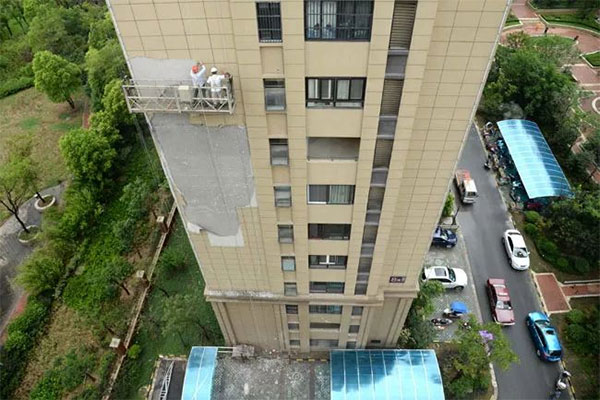 外墻真石漆附著力差導(dǎo)致脫落是哪里出了問題?